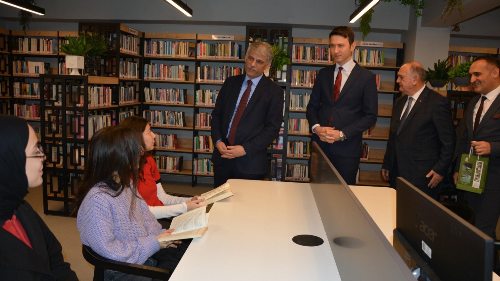 NERMİN ÇARMIKLI HALK KÜTÜPHANESİ ARTVİN'DE HİZMETE SUNULDU